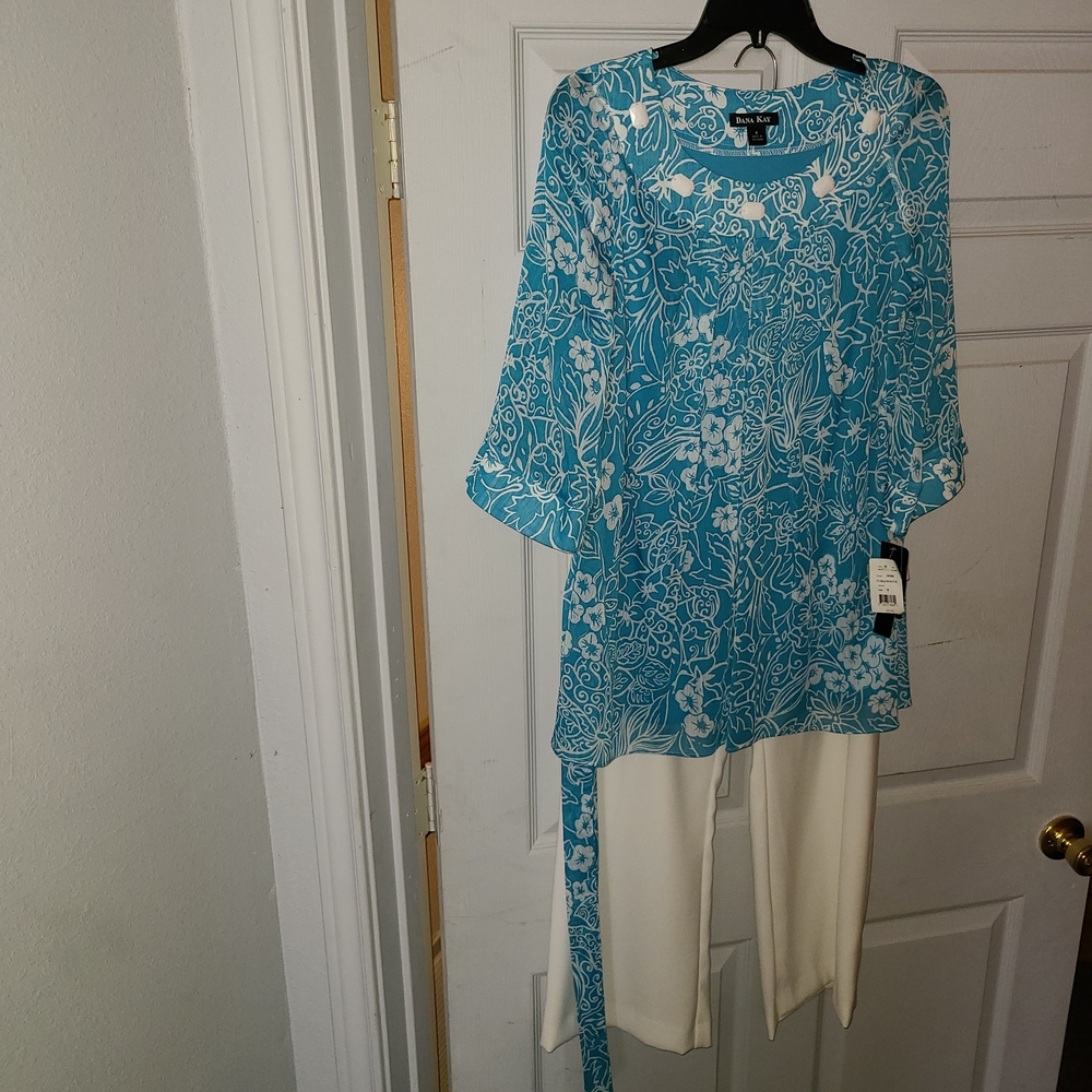 Dana Kay Turquoise Floral Top and White Pants Set Size 8